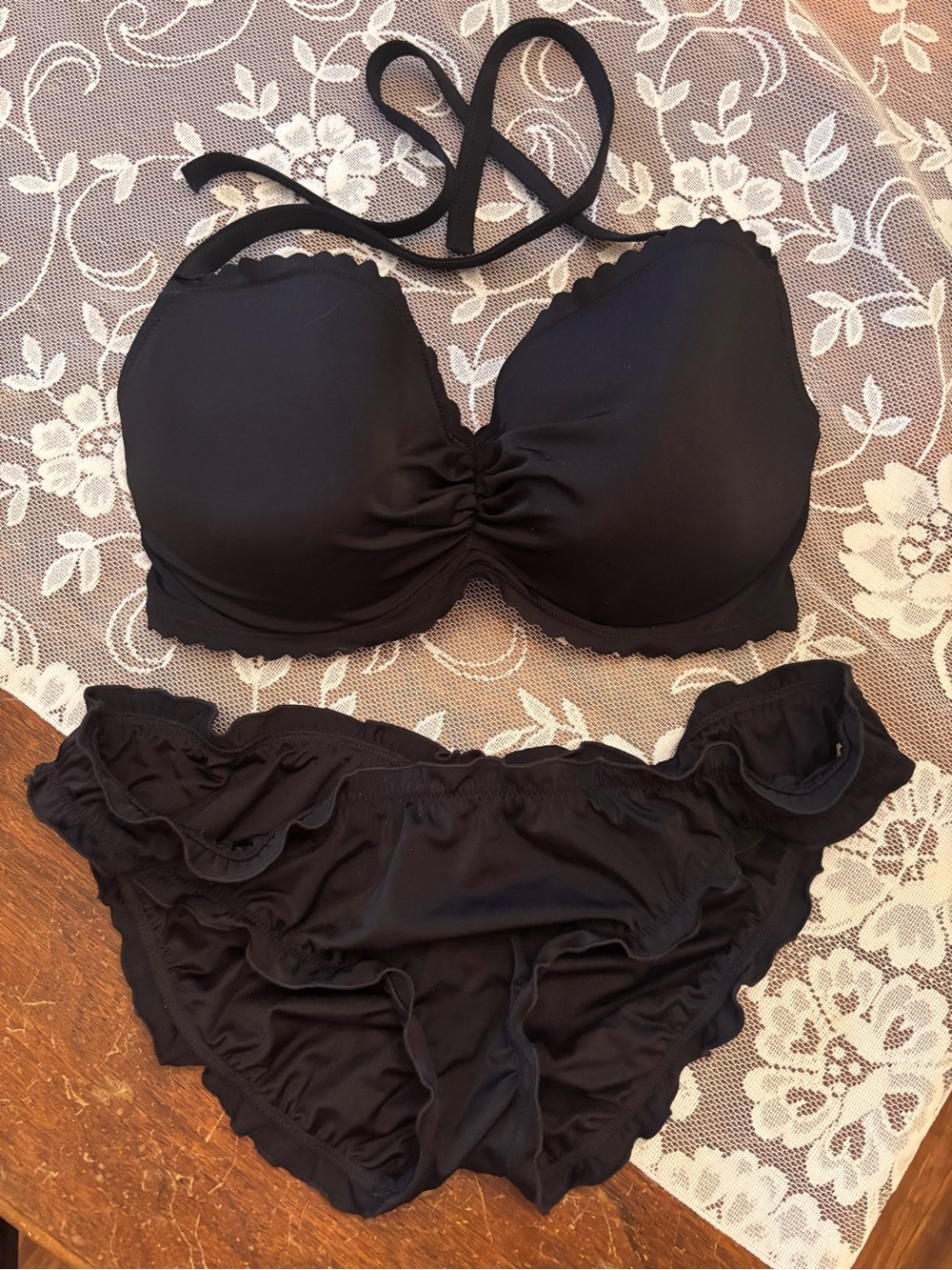 NEW Victoria’s Secret Women’s Black Ruffle Bikini Set. XL + 36DD